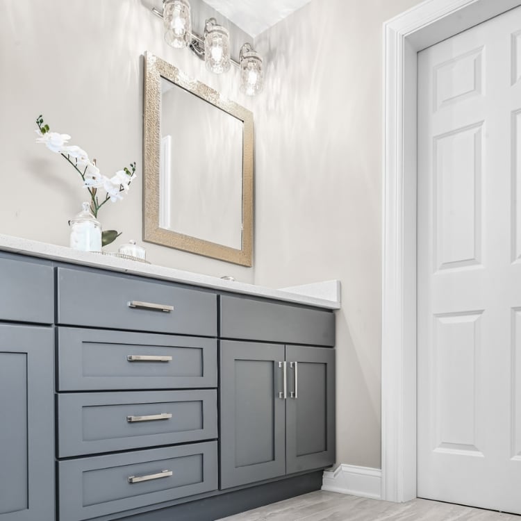 bathroom with mixed metals