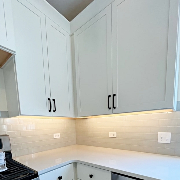 The Benefits of Under Cabinet Lighting in Kitchens