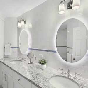 layered bathroom lighting